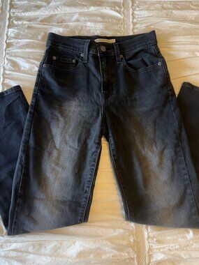 Levi 724 High Rise Straight Jeans
